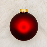 "Min første jul" glasskule 10 cm, mørk julerød matt